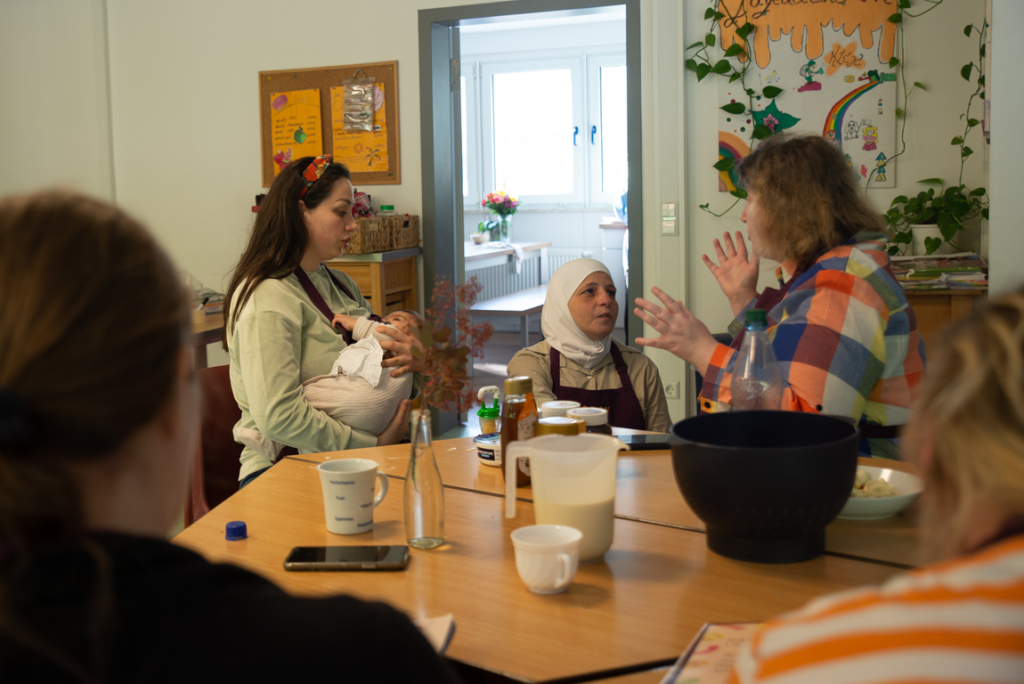 Gäste unterhalten sich