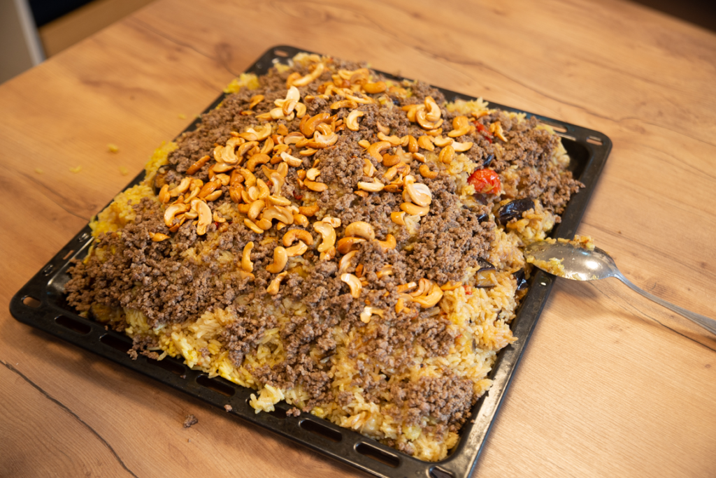 Ein Reisgericht mit dem Namen Makluba