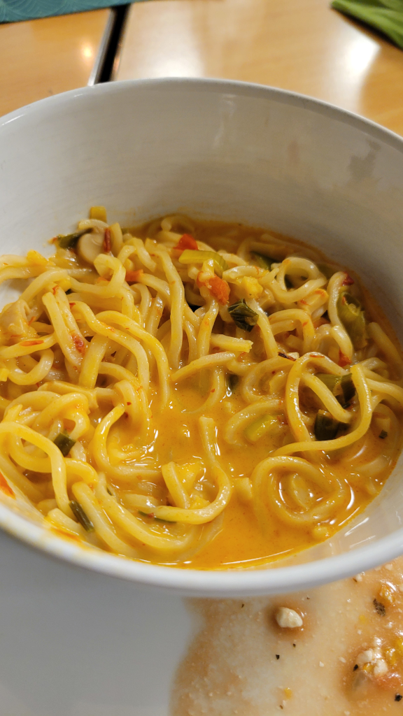 Pikante Thai-Suppe mit Kokos