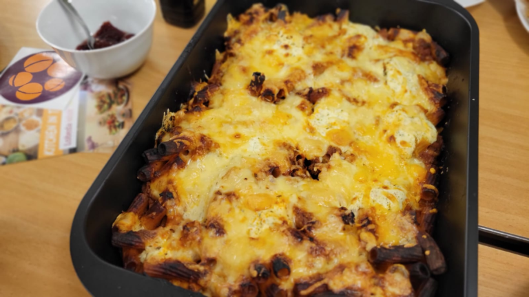 Der Nudelauflauf ist fertig gebacken