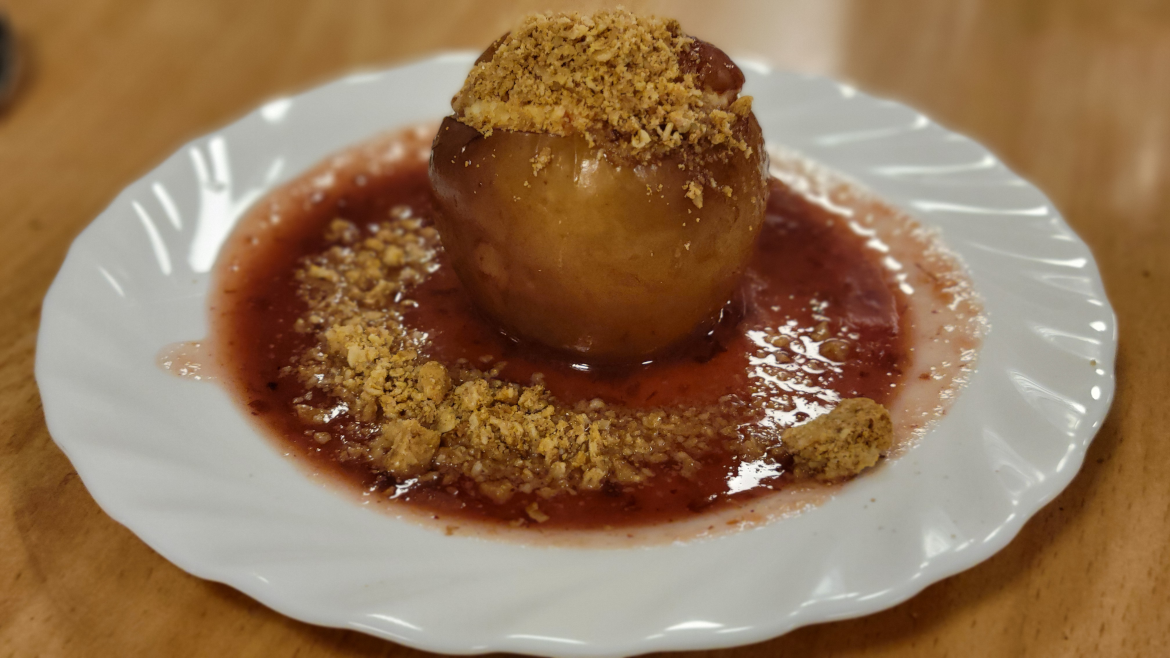 Gefüllter Bratapfel mit Pflaumensoße